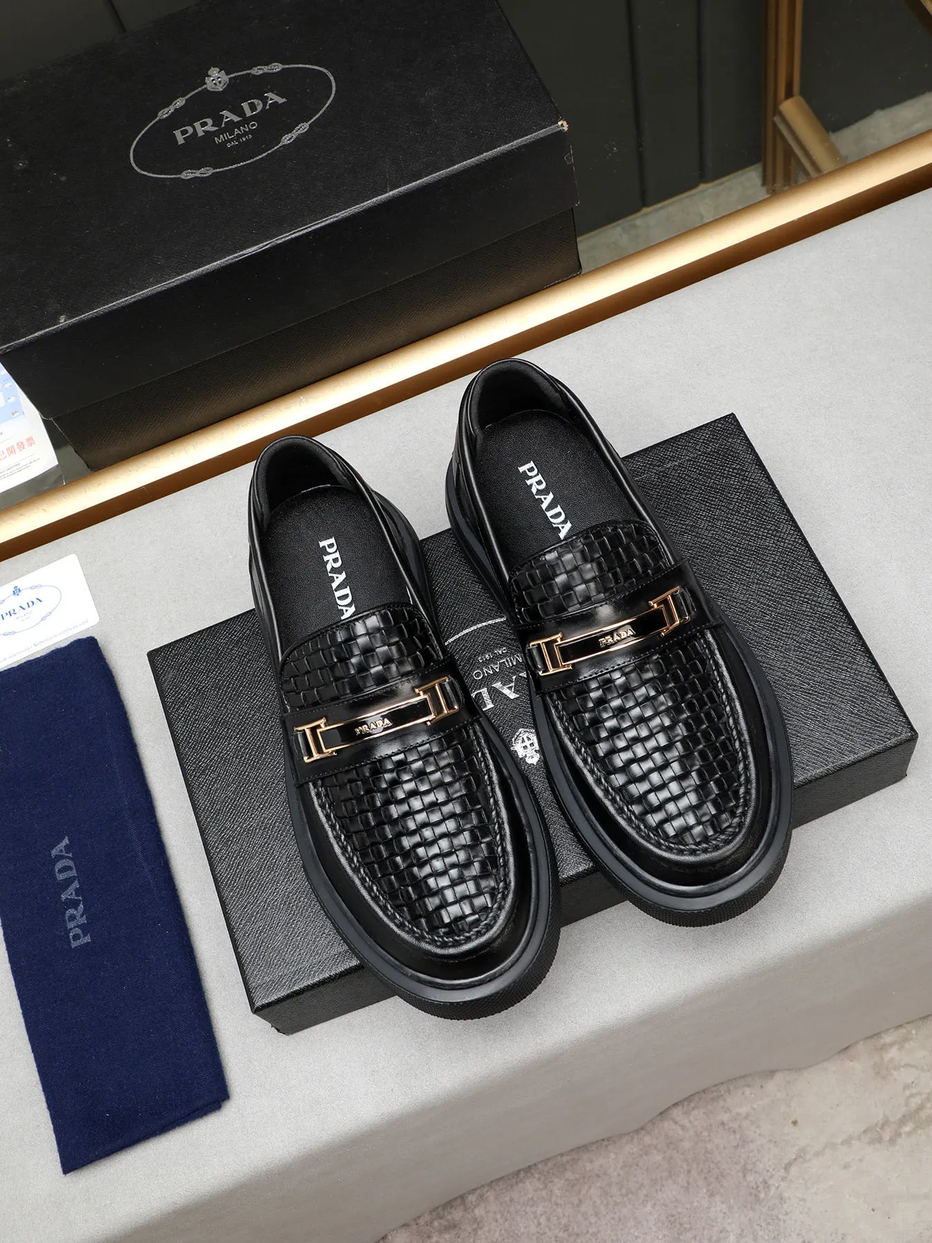 Men's Men's Shoes 💰500 Prada/Prada Men's new casual shoes, this upper is made of imported calfskin + sheep lining! The outsole is made of non-slip foam outsole, which feels good on your feet and is a fashionable and stylish item!  Size: 38-44 (45 customized)